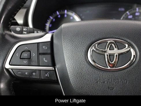 Used 2023 Toyota Highlander XLE FWD image 8