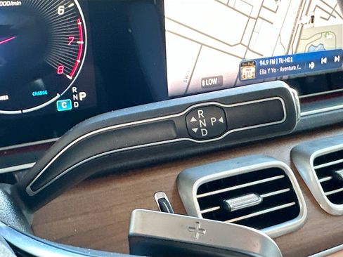 Used 2025 Mercedes-Benz GLS 450 4MATIC image 17