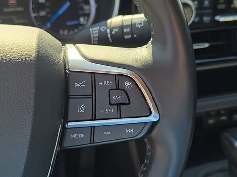 Used 2021 Toyota Highlander XLE image 37