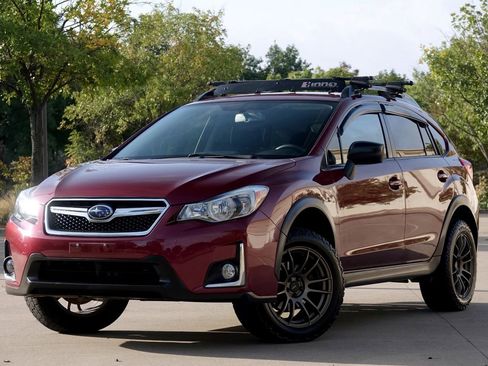 Used 2016 Subaru Crosstrek 2.0i image 2