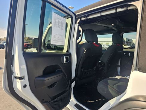Used 2024 Jeep Wrangler Unlimited Rubicon w/ Technology Group AWD/4WD image 16