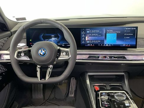 Used 2025 BMW i7 xDrive60 w/ Executive Package AWD/4WD image 22