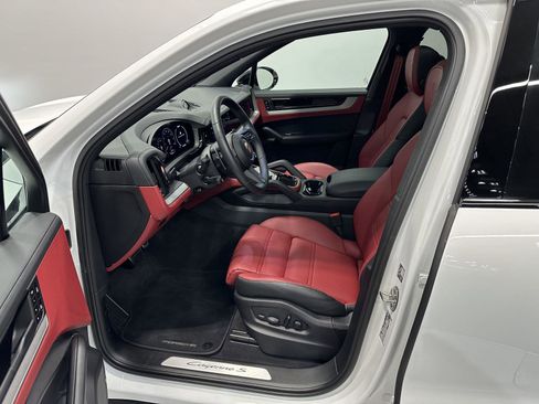 Certified 2026 Porsche Cayenne S AWD/4WD image 17