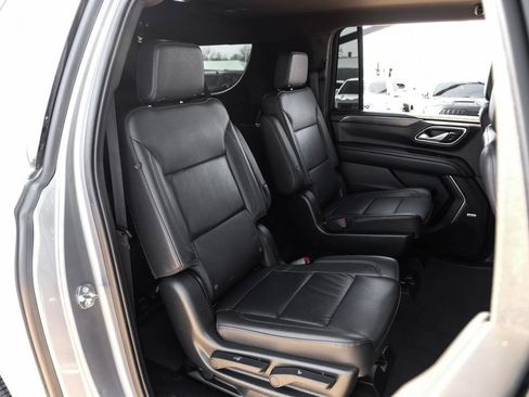 Used 2022 Chevrolet Suburban LT w/ Luxury Package image 37