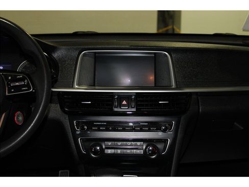 Used 2020 Kia Optima LX image 16