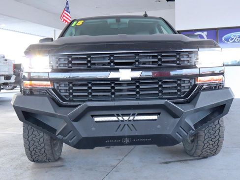 Used 2018 Chevrolet Silverado 1500 Custom w/ Custom Value Package AWD/4WD image 10
