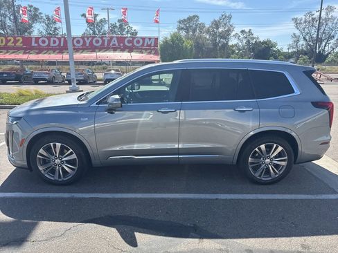 Used 2024 Cadillac XT6 Premium Luxury FWD image 2