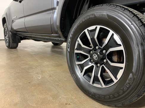 Used 2023 Toyota Tacoma TRD Sport w/ Advanced Technology Package image 14