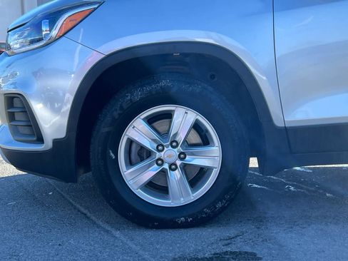 Used 2018 Chevrolet Trax LT w/ LT Convenience Package image 11