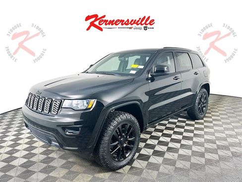 Used 2020 Jeep Grand Cherokee Altitude image 3