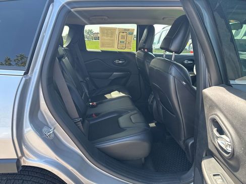 Used 2020 Jeep Cherokee Latitude Plus w/ Cold Weather Group AWD/4WD image 38