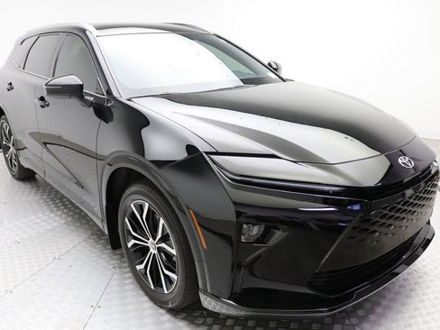 Used 2025 Toyota Crown Signia image 6