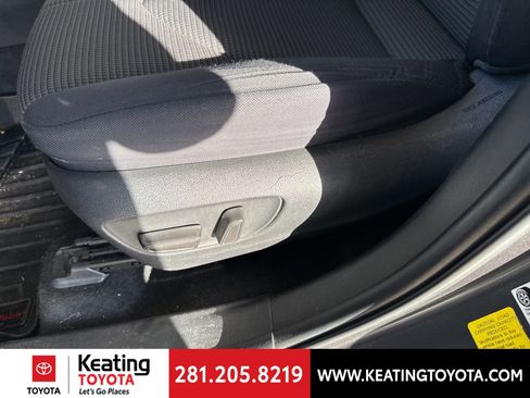 Used 2021 Toyota Highlander LE image 12