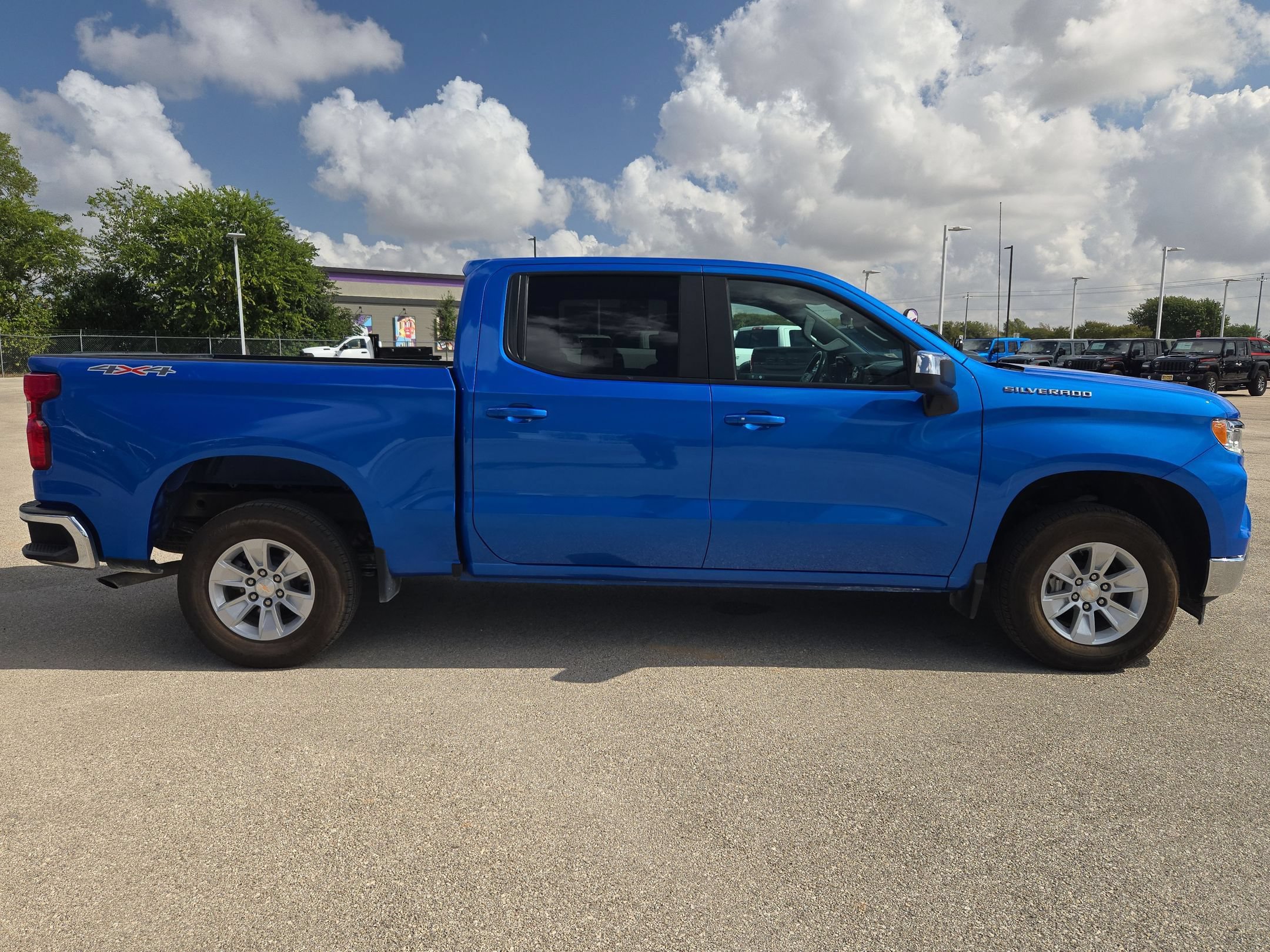 Used 2025 Chevrolet Silverado 1500 LT AWD/4WD image 2