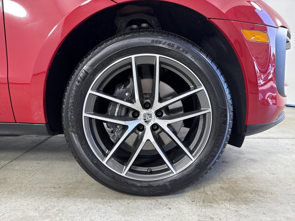 Certified 2025 Porsche Macan AWD/4WD image 15