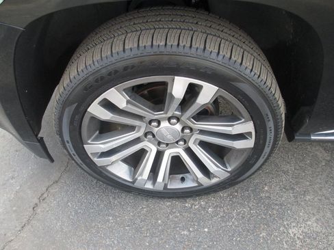 Used 2017 GMC Yukon Denali w/ Open Road Package image 11