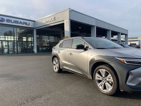 Used 2023 Subaru Solterra Limited image 4