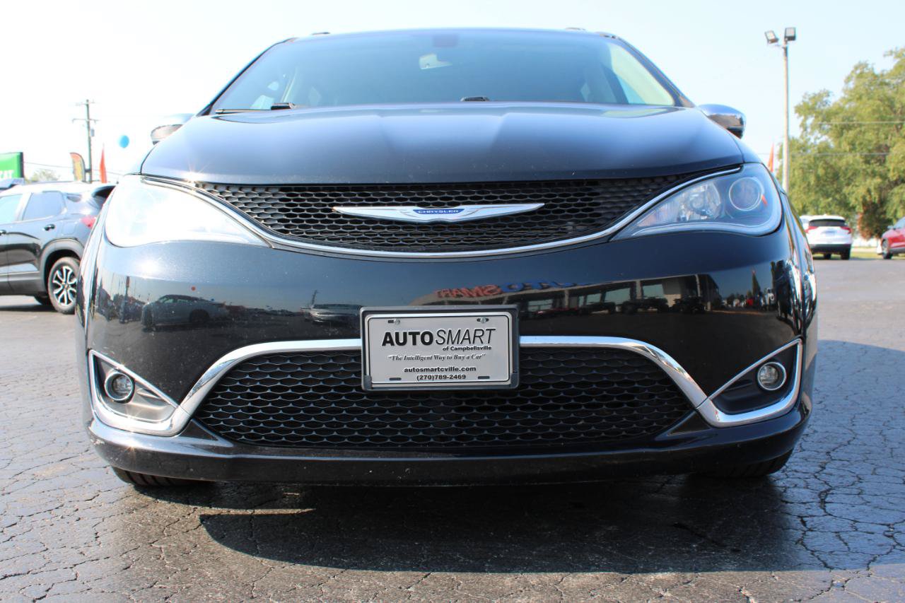 Used 2019 Chrysler Pacifica Limited FWD image 2