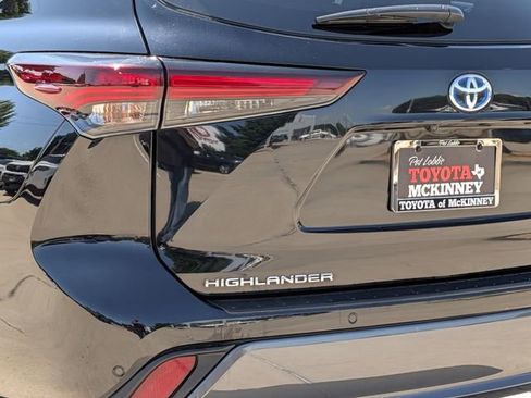 Used 2024 Toyota Highlander Limited AWD/4WD image 8