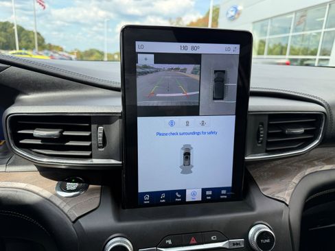 Certified 2020 Ford Explorer Platinum w/ Premium Technology Package image 20