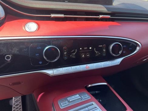 Used 2022 Genesis GV70 2.5T w/ Sport Prestige Package image 2