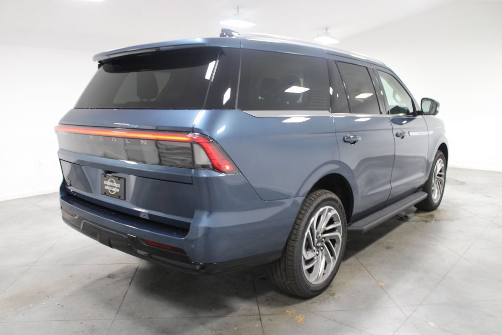 New 2027 Lincoln Navigator Premiere RWD image 8