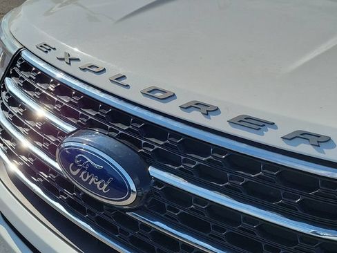 Used 2020 Ford Explorer XLT w/ Equipment Group 202A RWD image 5