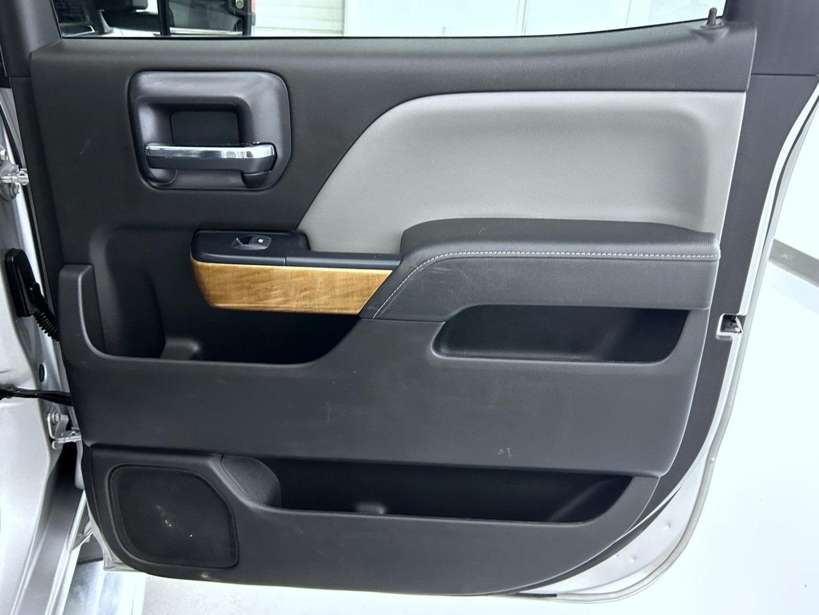 Used 2019 Chevrolet Silverado 2500 LTZ w/ Duramax Plus Package AWD/4WD image 17
