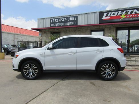 Used 2018 Mitsubishi Outlander Sport ES FWD image 2