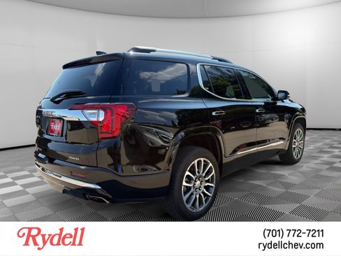 Used 2023 GMC Acadia Denali w/ Denali Technology Package AWD/4WD image 3