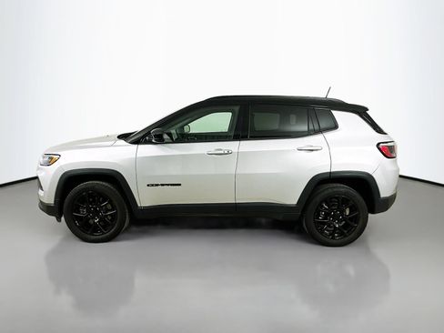 Used 2024 Jeep Compass Latitude w/ Convenience Group AWD/4WD image 8