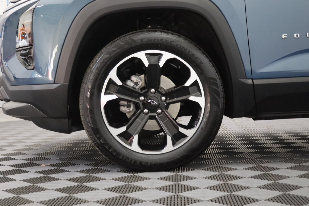 Used 2025 Chevrolet Equinox LT w/ Convenience Package II FWD image 5