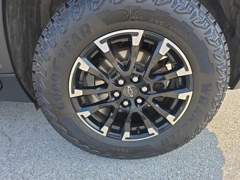 Used 2024 Chevrolet Traverse Z71 w/ LPO, Floor Liner Package AWD/4WD image 13