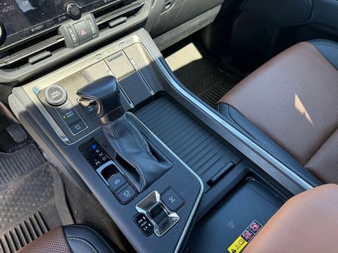 Used 2024 Lexus GX 550 w/ Accessory Package (2T) AWD/4WD image 13