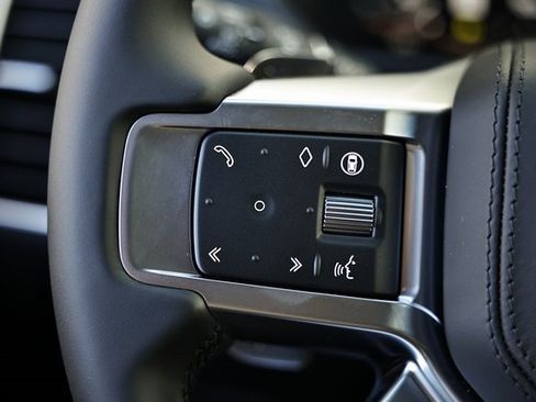 New 2025 Land Rover Discovery Metropolitan Edition image 41