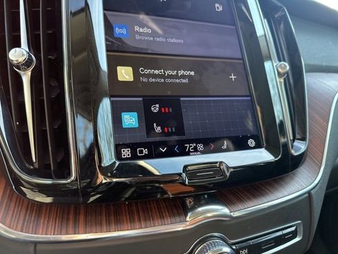 Certified 2023 Volvo XC60 B5 Plus w/ Climate Package image 30