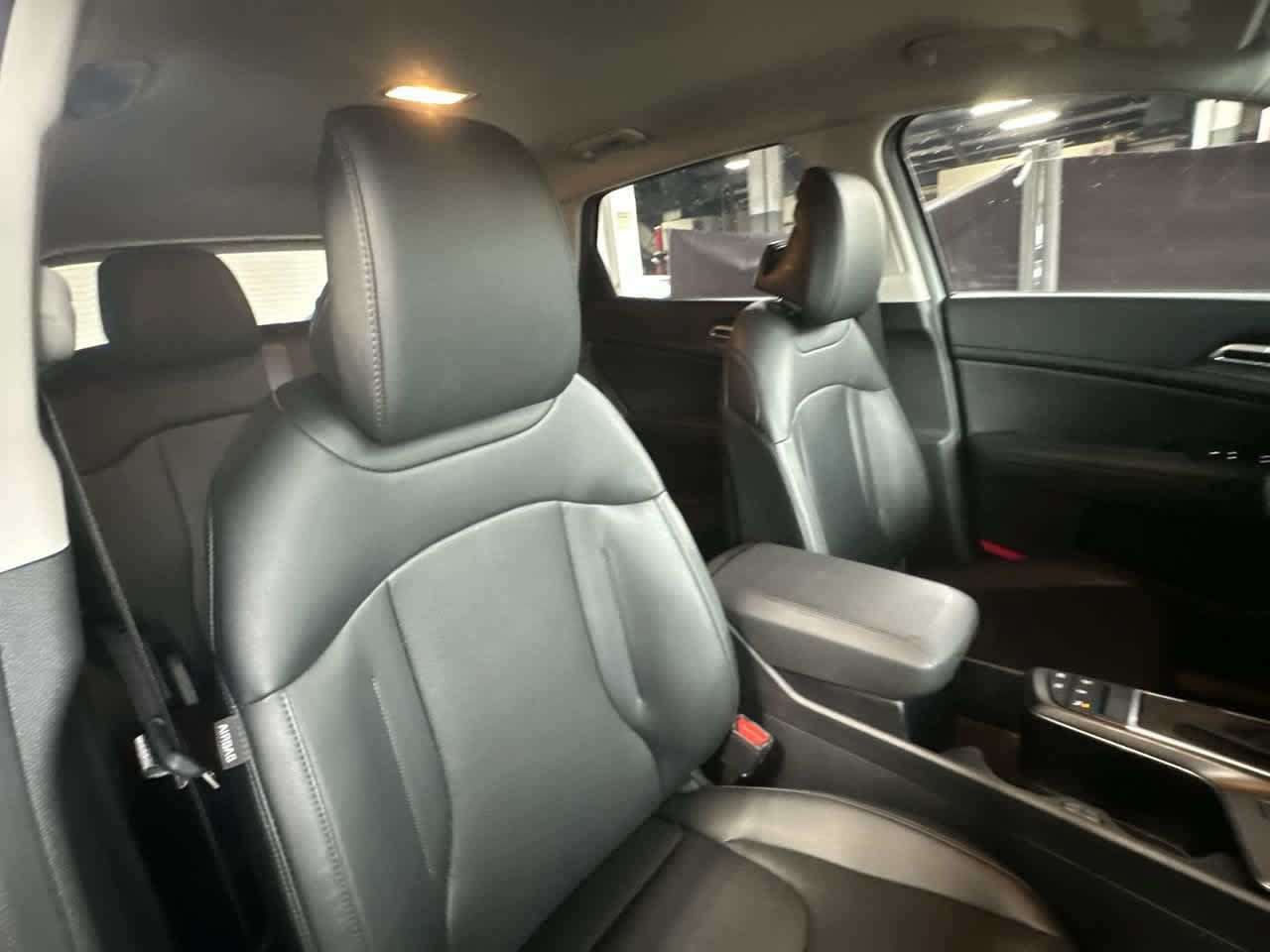 Used 2026 Kia Sportage EX FWD image 27