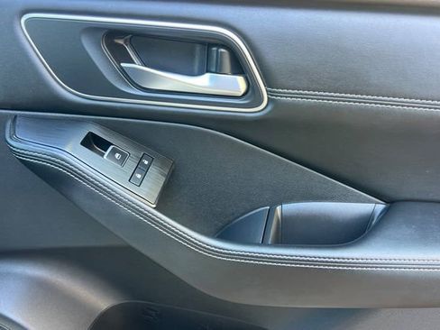 Used 2023 Nissan Rogue Platinum FWD image 20