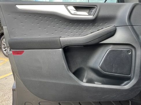 Used 2020 Ford Escape SE image 34