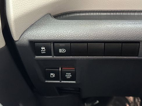 Certified 2022 Toyota Sienna XLE FWD image 31