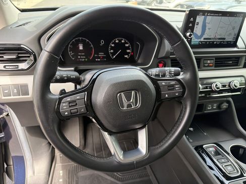 Used 2025 Honda Pilot Touring image 18
