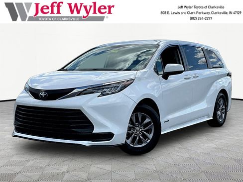 Used 2021 Toyota Sienna LE FWD image 1