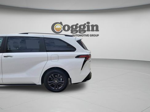 Certified 2025 Toyota Sienna XSE w/ XSE Plus Package AWD/4WD image 31