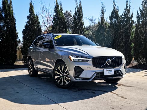 Used 2025 Volvo XC60 B5 Plus image 2