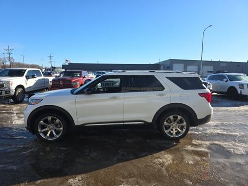 Used 2020 Ford Explorer Platinum w/ Premium Technology Package image 3