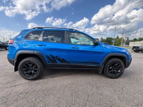 Used 2020 Jeep Cherokee Trailhawk w/ Cold Weather Group AWD/4WD image 8