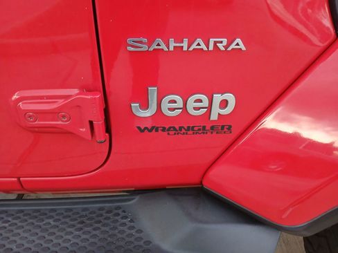 Used 2019 Jeep Wrangler Unlimited Sahara image 10