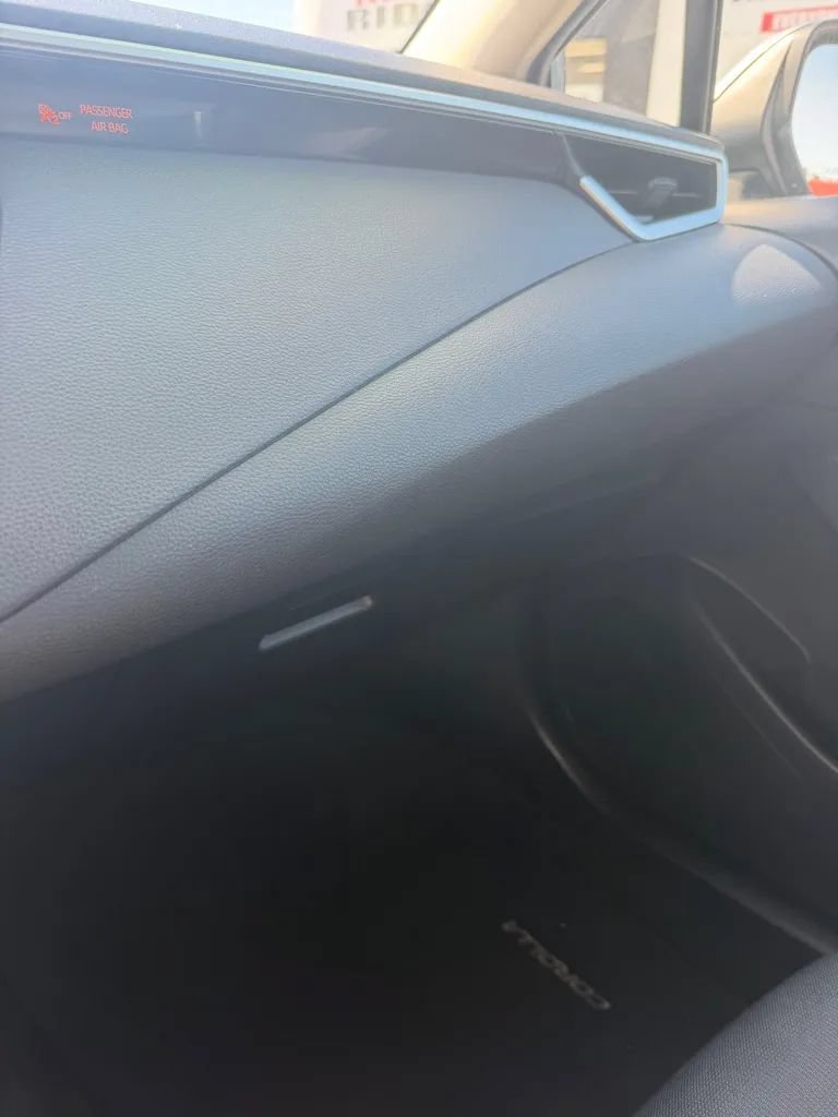 Used 2020 Toyota Corolla LE FWD image 15