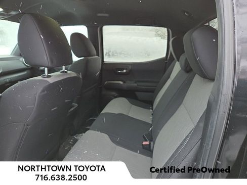 Used 2022 Toyota Tacoma TRD Off-Road image 13