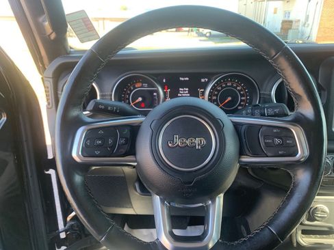 Used 2018 Jeep Wrangler Unlimited Sahara w/ Safety Group image 16